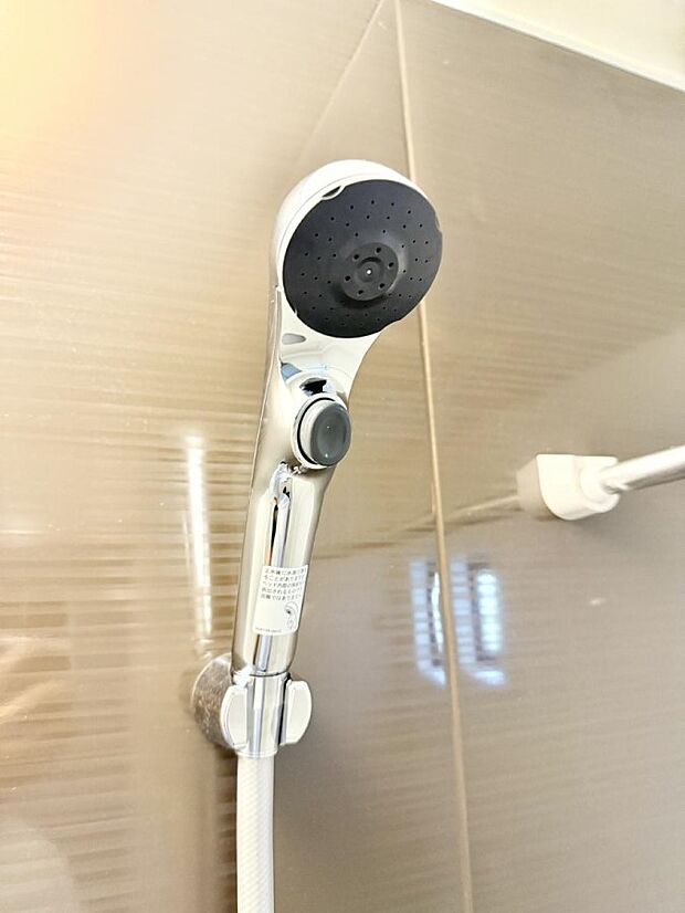 ■手元で簡単に止水できるため、水の無駄遣いを減らすことができます。