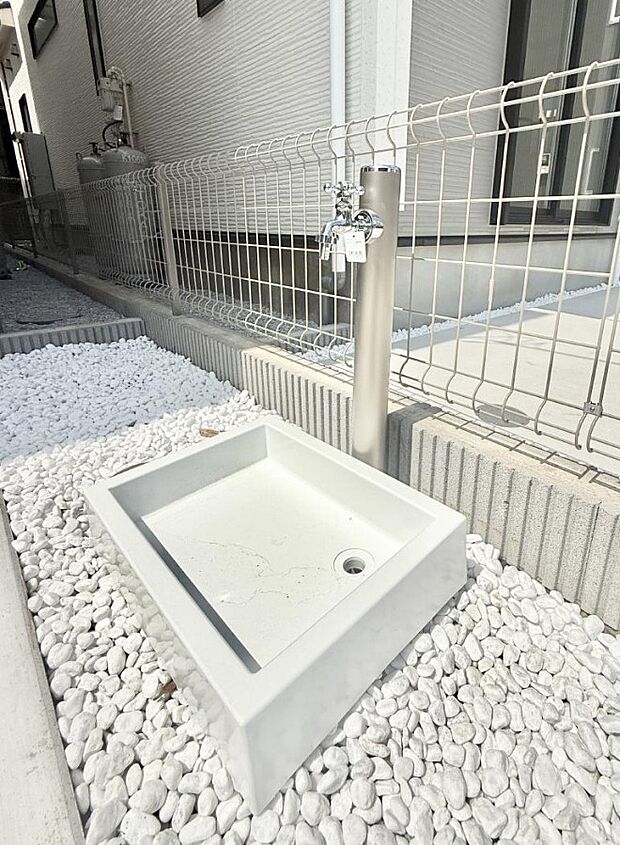 2号棟 ■ガーデニングや洗車などの際に大活躍な屋外立水栓