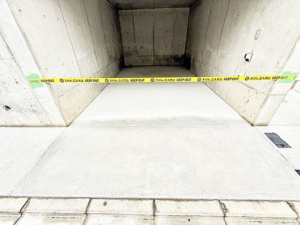 B号棟 ■大切なお車を守るガレージあり