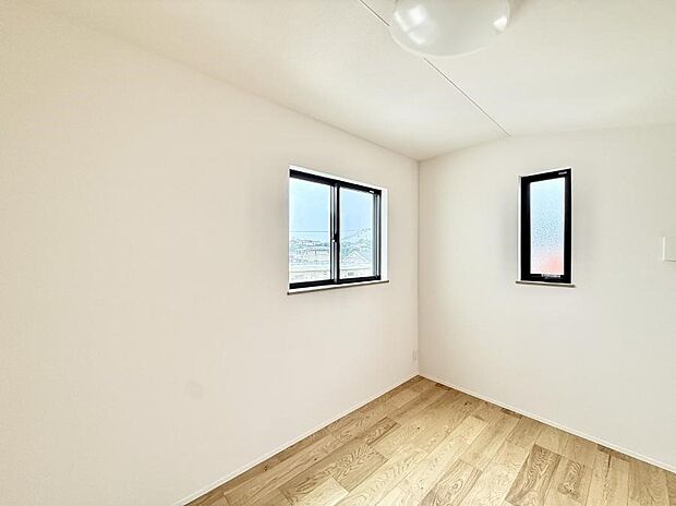 B号棟 ■落ち着いた色合いのお部屋で穏やかな時間を楽しめます