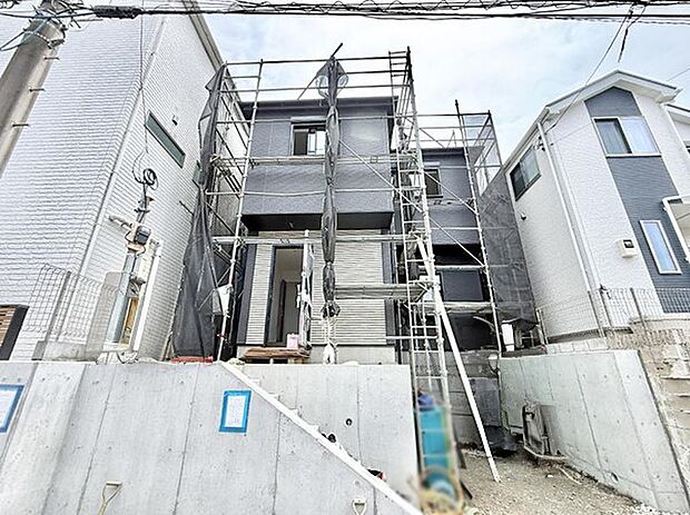 1号棟  ■周辺に公園も多数あり、緑豊かな自然に包まれた住環境