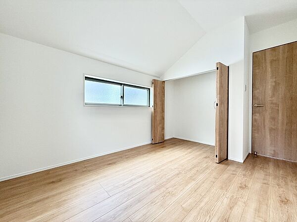 5号棟  ■落ち着いた色合いのお部屋で穏やかな時間を楽しめます