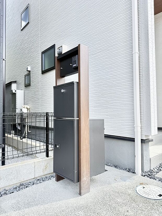 ■不在時でも荷物が受け取れる便利な宅配ボックス