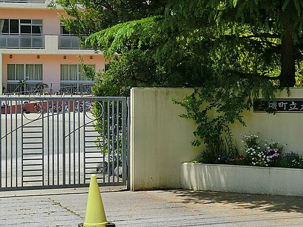 小学校 1700m 大磯町立大磯小学校