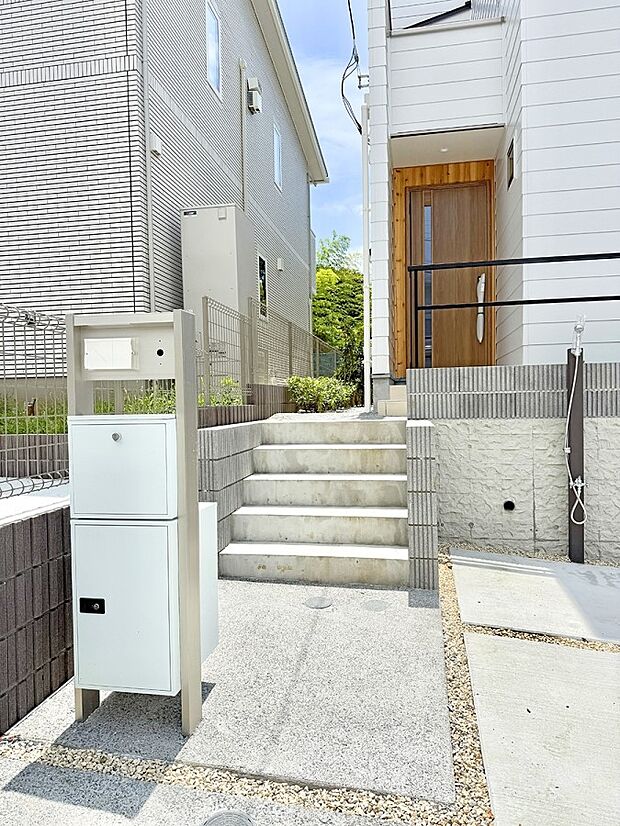 1号棟 ■ シンプルで美しく、住まいの第一印象を彩る玄関です