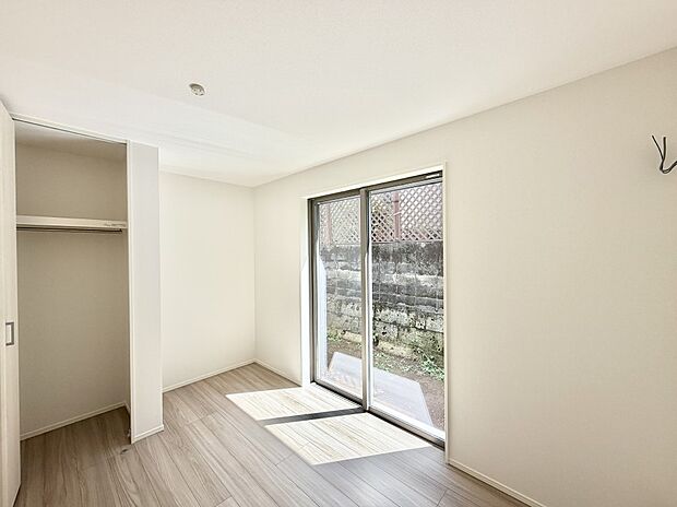 1号棟 ■落ち着いた色合いのお部屋で穏やかな時間を楽しめます