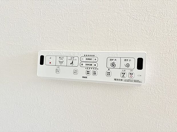 ■温水洗浄で快適、清潔感が保たれるシャワートイレ