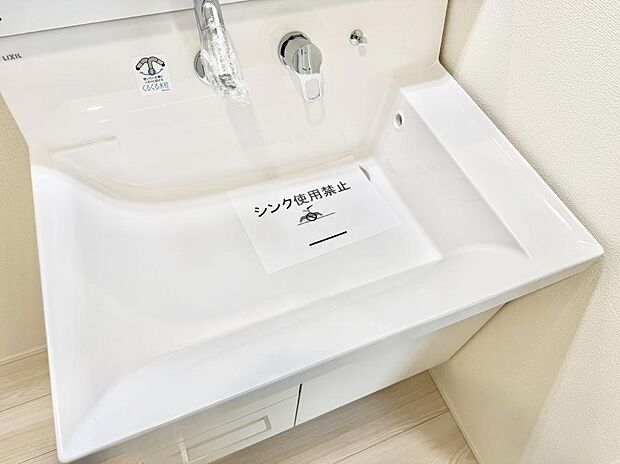 ■細かい部分まで洗いやすく便利なハンドシャワー付き