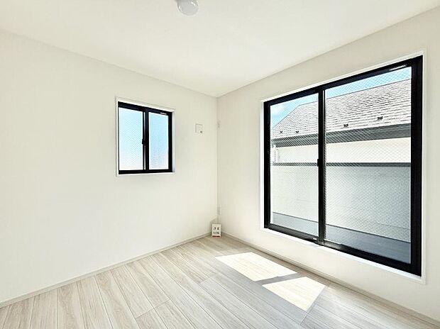 1号棟 ■落ち着いた色合いのお部屋で穏やかな時間を楽しめます