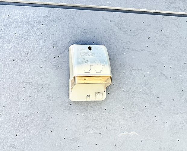 ■屋外に電源コンセントがあれば、高圧洗浄機で窓や外壁を掃除するなど便利です。