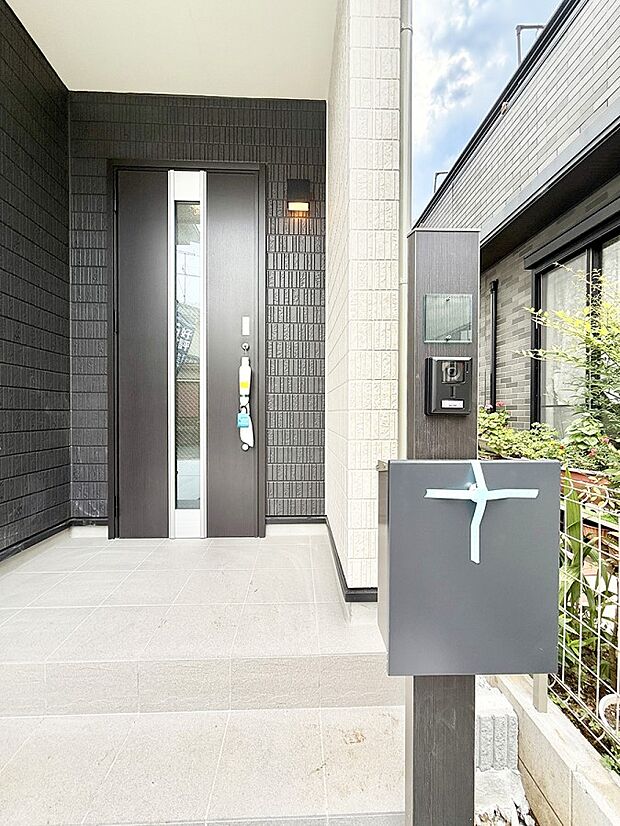 A号棟 ■ シンプルで美しく、住まいの第一印象を彩る玄関です