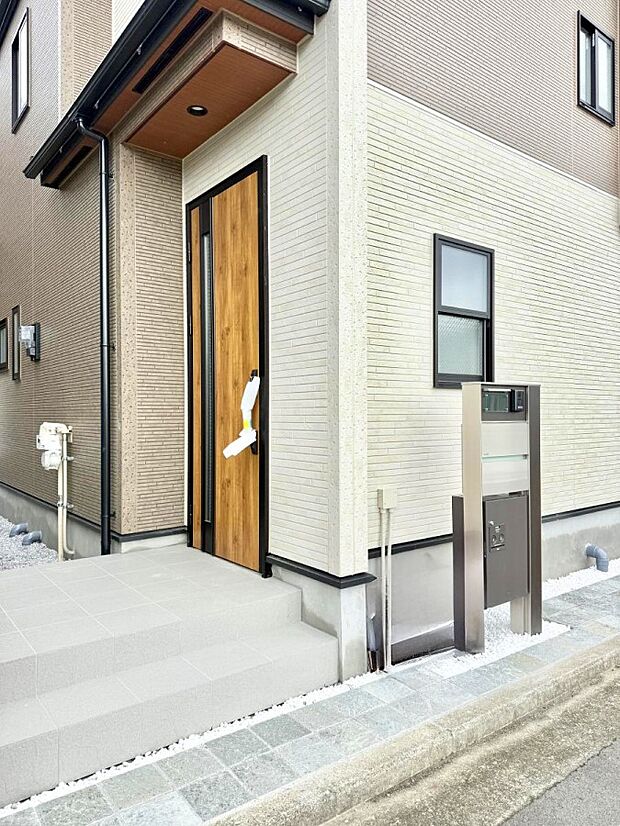 1号棟  ■ シンプルで美しく、住まいの第一印象を彩る玄関です