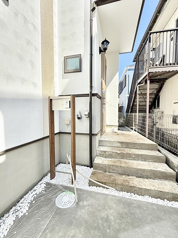 2号棟 ■ シンプルで美しく、住まいの第一印象を彩る玄関です