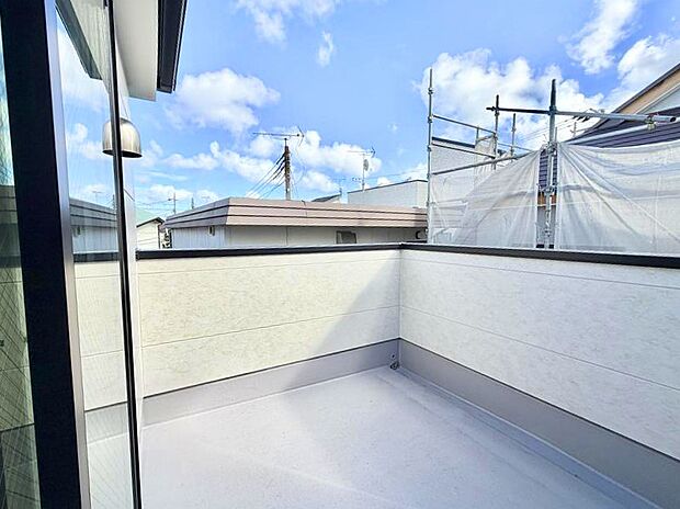 ■ 自然を身近に感じる、開放的なバルコニー
