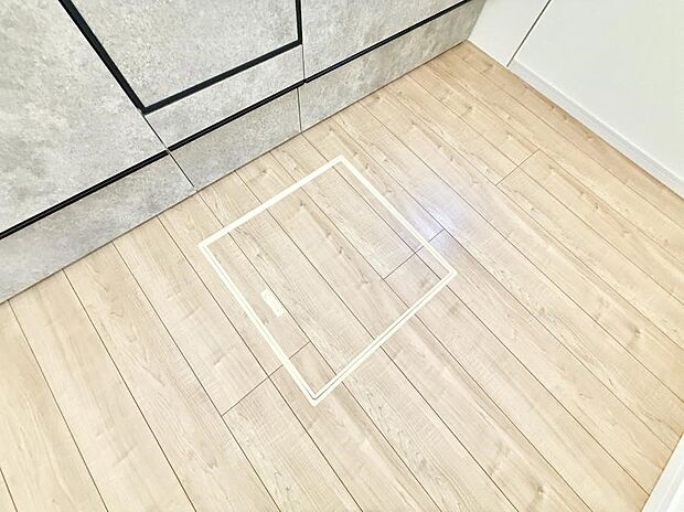 ■日用品やストックに便利な床下収納