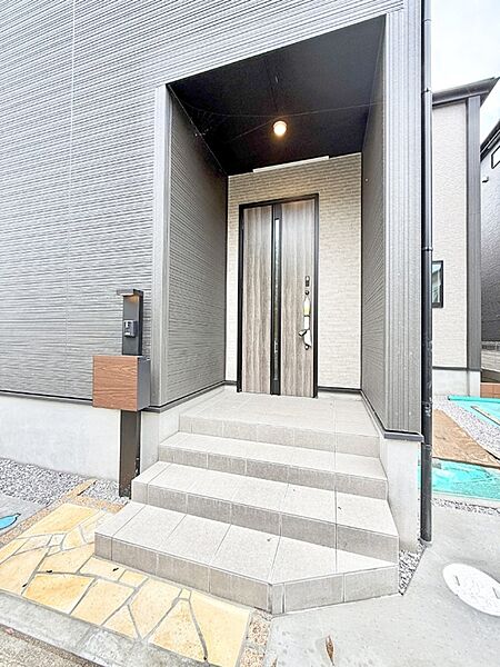 2号棟  ■ 心地よい暮らしへとつながる、温かい玄関