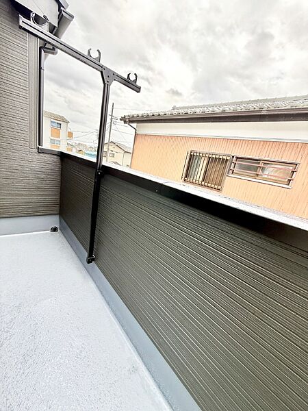 2号棟  ■ 心地よい風と光を感じる、くつろぎのバルコニー
