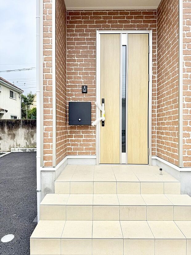 8号棟 ■ 心地よい暮らしへとつながる、温かい玄関