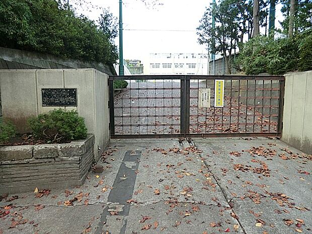 中学校 1820m 横浜市立美しが丘中学校