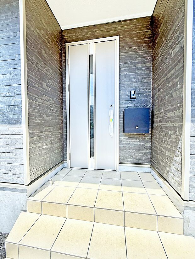 1号棟  ■ シンプルで美しく、住まいの第一印象を彩る玄関です