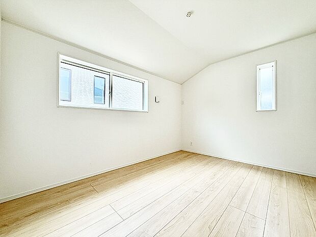 5号棟 ■落ち着いた色合いのお部屋で穏やかな時間を楽しめます