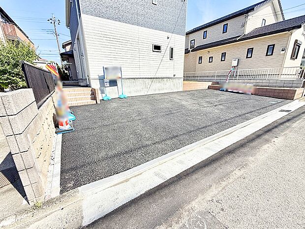 1号棟  広い駐車場スペースが魅力的です  