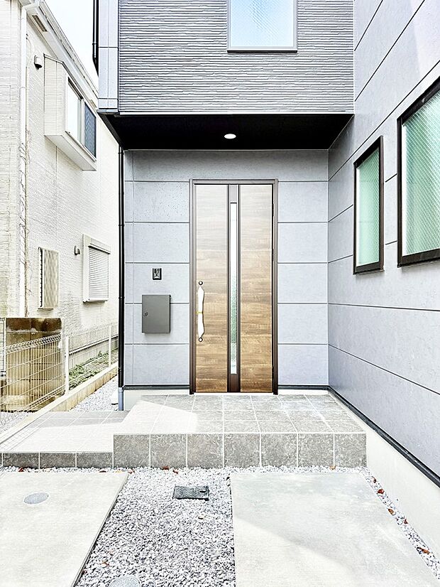 1号棟 ■ 心地よい暮らしへとつながる、温かい玄関