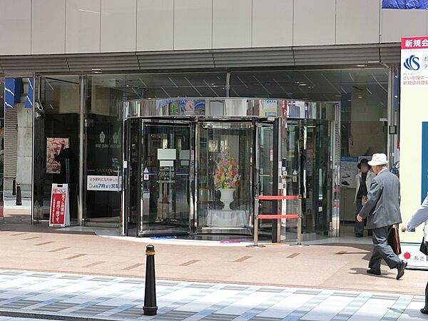 ショッピングセンター 320m さいか屋横須賀ショッピングプラザ