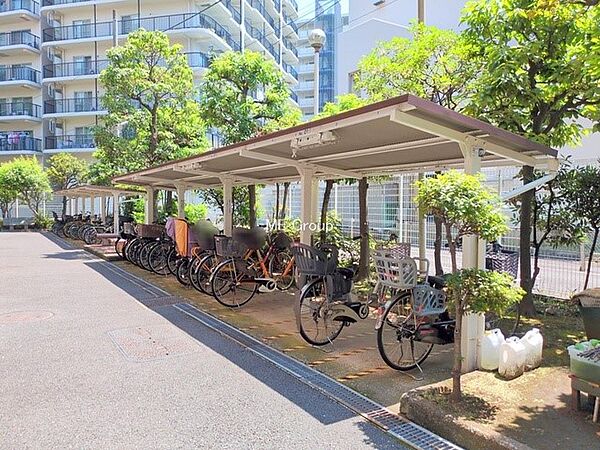 ■自転車を使うご家族にも安心の駐輪スペースを敷地内にご用意