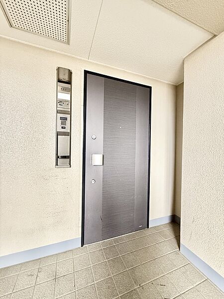 ■ シンプルで美しく、住まいの第一印象を彩る玄関です