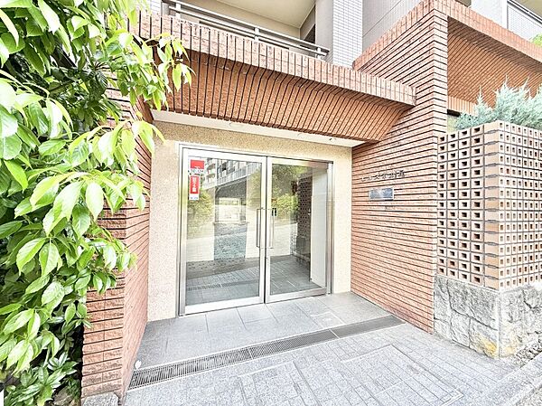■清潔感のあるエントランスは快適な毎日の始まりを演出します