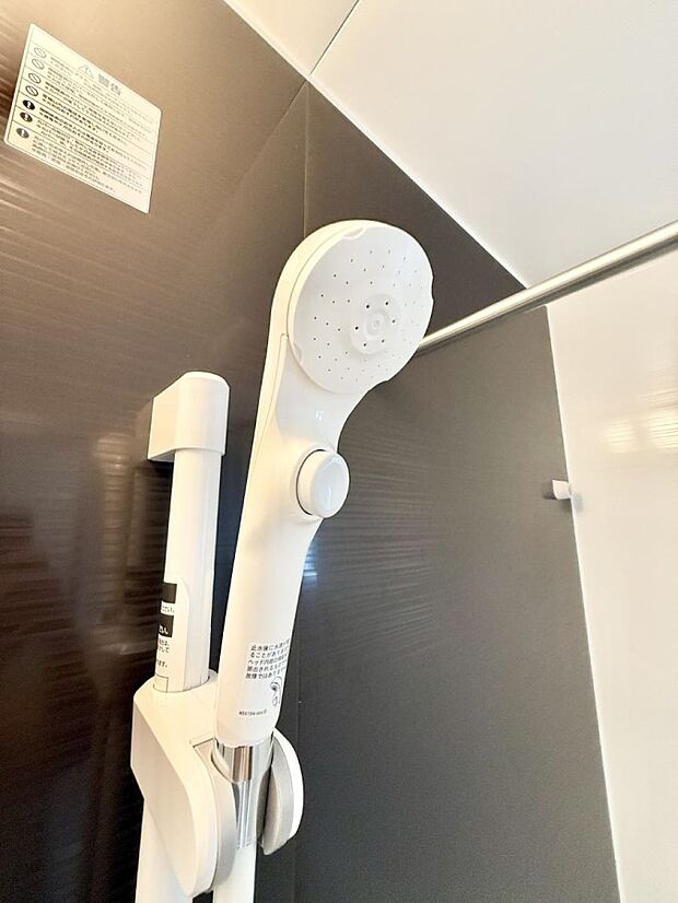 ■手元で簡単に止水できるため、水の無駄遣いを減らすことができます。