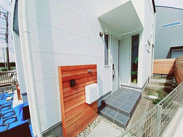 1号棟 ■ 心地よい暮らしへとつながる、温かい玄関
