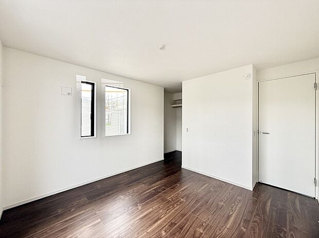 3号棟 ■落ち着いた色合いのお部屋で穏やかな時間を楽しめます
