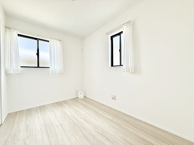 1号棟 ■落ち着いた色合いのお部屋で穏やかな時間を楽しめます