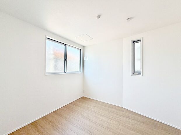 2号棟 ■落ち着いた色合いのお部屋で穏やかな時間を楽しめます