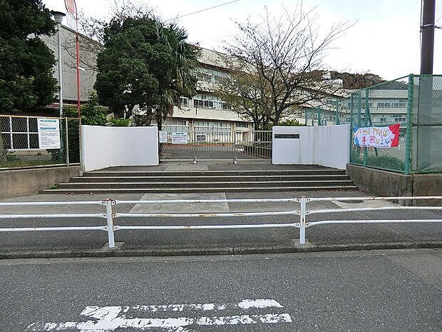 小学校 868m 横浜市立釜利谷東小学校