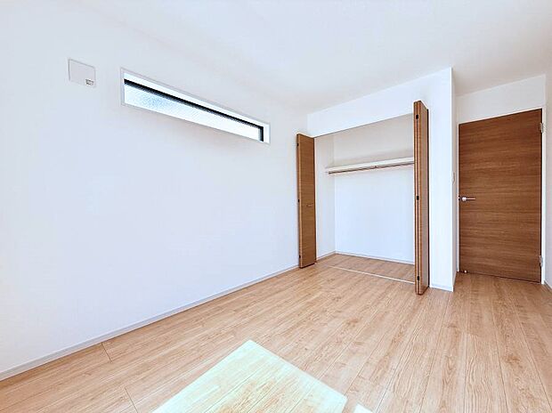 7号棟 ■落ち着いた色合いのお部屋で穏やかな時間を楽しめます