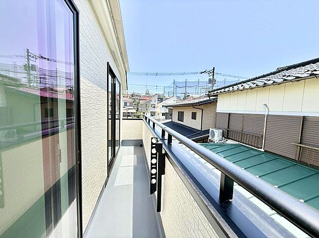 B号棟 ■ 季節の移ろいを感じられる開放的な空間です