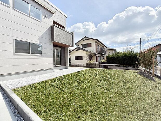 ■心にゆとりをもたらす、自然を感じられる住環境が魅力です(芝生はイメージです)