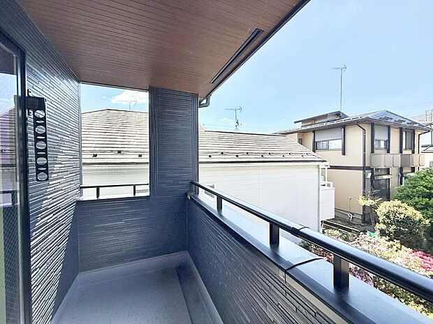 ■ 自然を身近に感じる、開放的なバルコニー