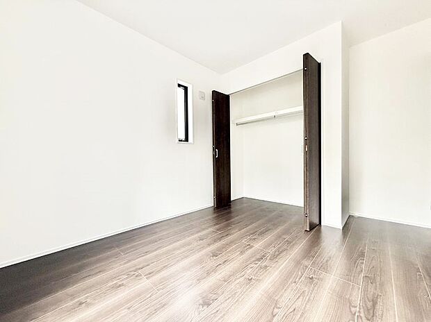 1号棟 ■落ち着いた色合いのお部屋で穏やかな時間を楽しめます