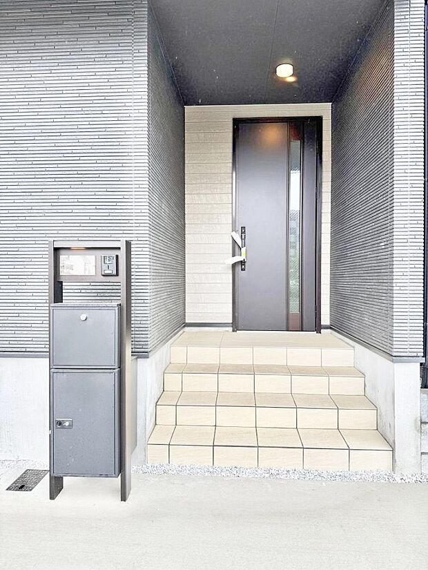 1号棟 ■ シンプルで美しく、住まいの第一印象を彩る玄関です