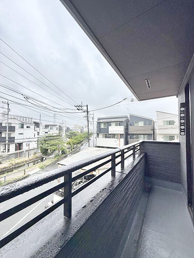 1号棟 ■ 季節の移ろいを感じられる開放的な空間です