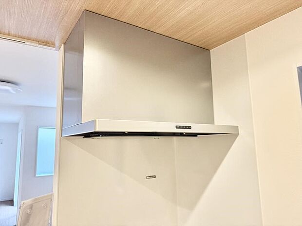 ■フードに覆われている為、匂いが換気扇に誘導され、効率的に排煙ができます