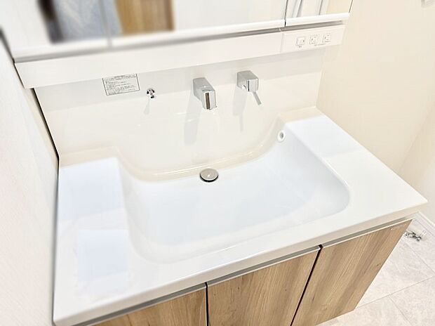 ■細かい部分まで洗いやすく便利なハンドシャワー付き
