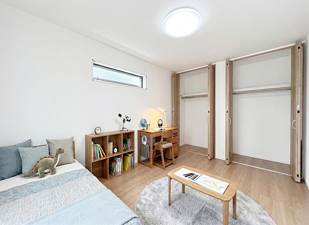 B号棟 広いクローゼット、収納は多い方が嬉しいですね!※家具はイメージです