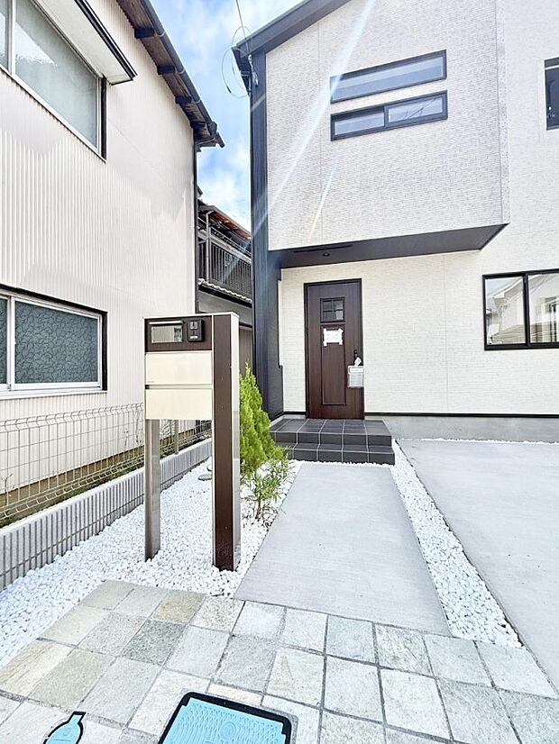 1号棟 ■ 心地よい暮らしへとつながる、温かい玄関