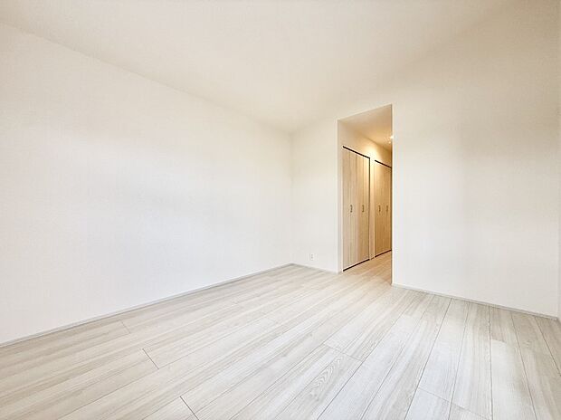 1号棟 ■落ち着いた色合いのお部屋で穏やかな時間を楽しめます
