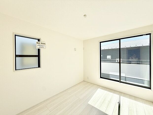 2号棟 ■落ち着いた色合いのお部屋で穏やかな時間を楽しめます